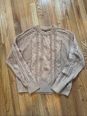 Women’s Crewneck Cable Knit Sweater in Tan